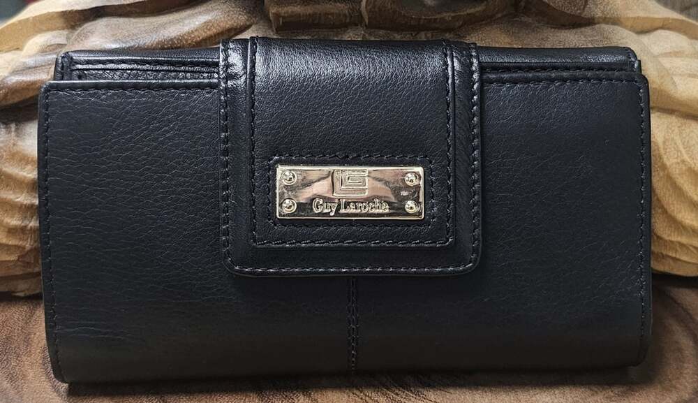 Guy Laroche Paris Soft Pebbled Leather Bifold Wallet Black Credit Card NEW